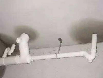 个旧卫生间测漏水的几种情景